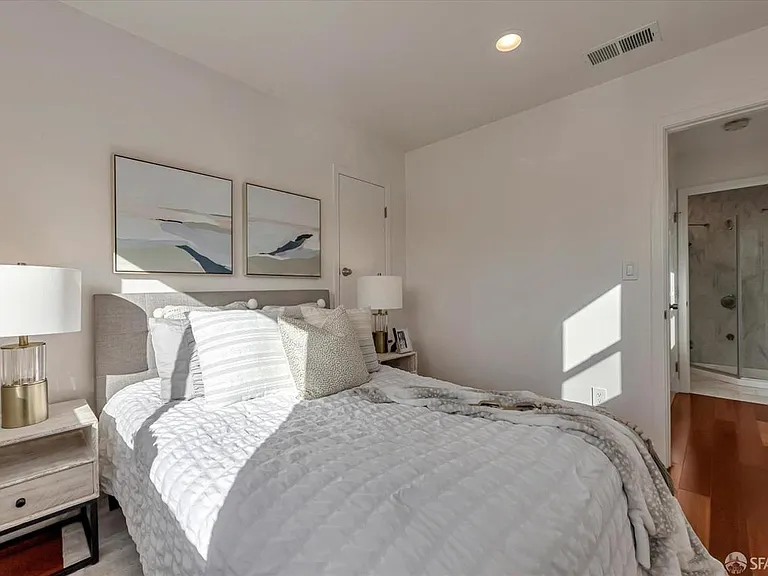 3267 Hoover St — Photo 2