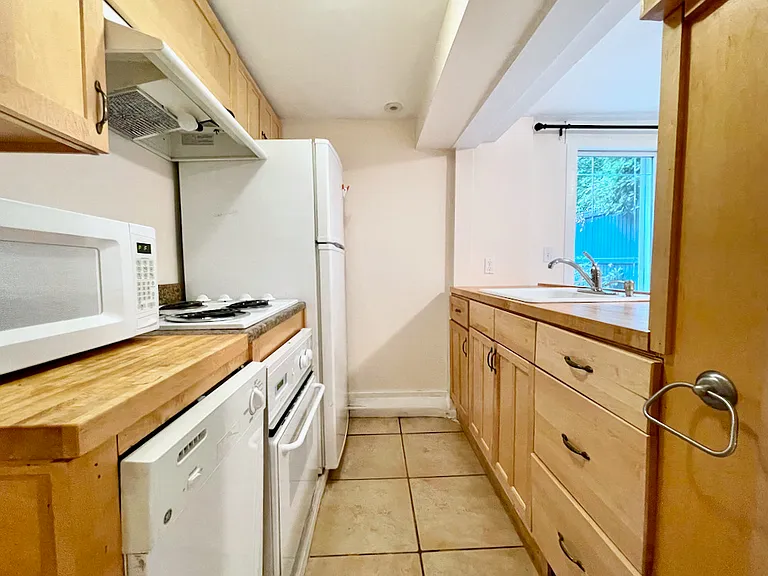 95 W Cedar St #1 — Photo 3