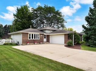 1030 Stonegate Rd, New Lenox, IL 60451