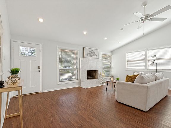 4th image of 907 Wedgewood Way
