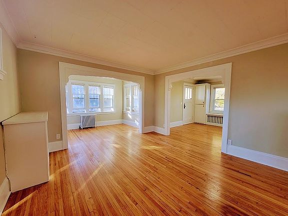 4th image of 1741 Bush Ave