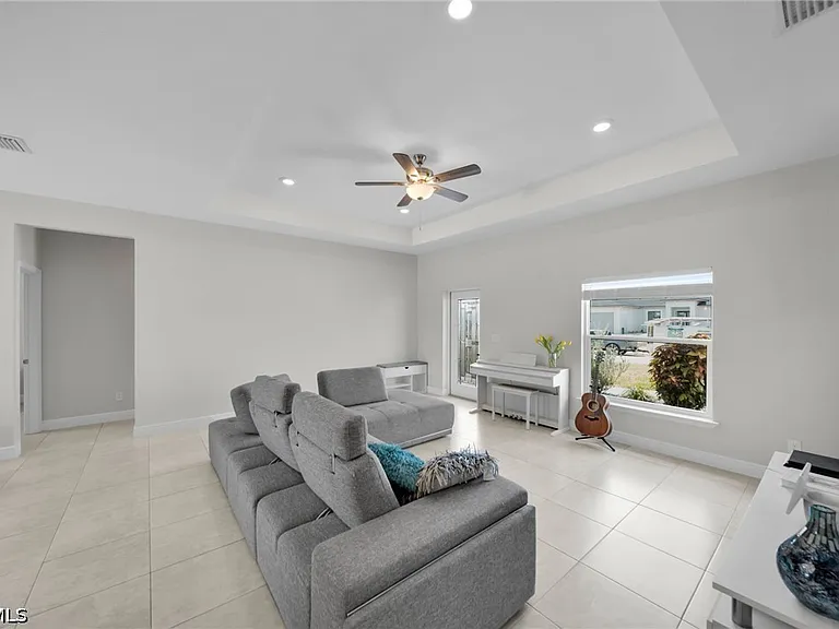 405 NW 10th St — Photo 10