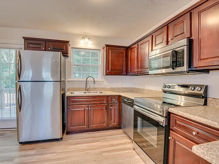 2928 Aylesbury Dr — Photo 13