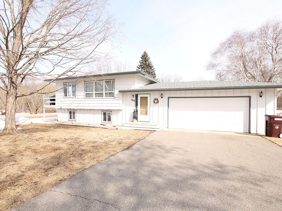 1st image of 1818 Oak Knoll Dr NE