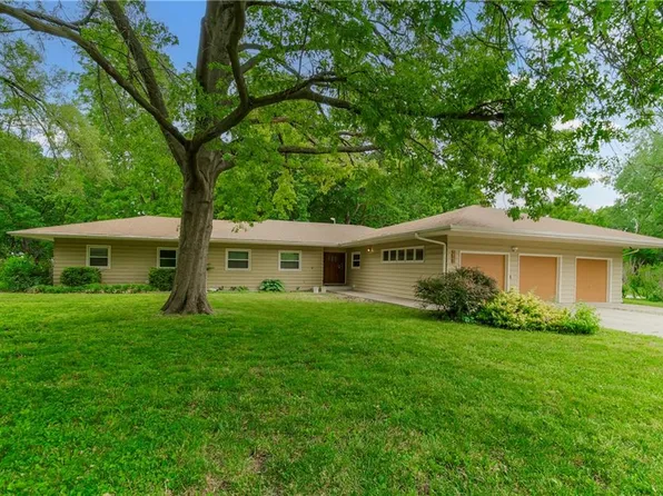 448 Circle Dr, Liberty, MO 64068