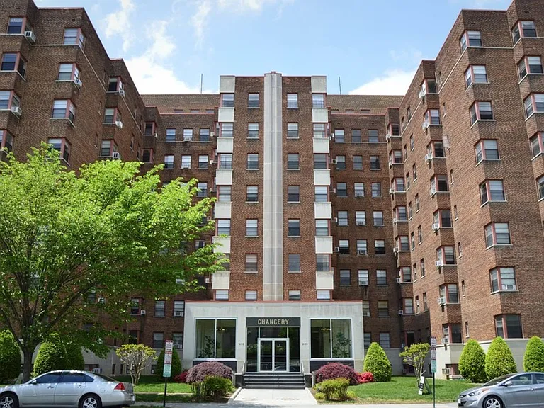 The Chancery Apartments — Photo 22
