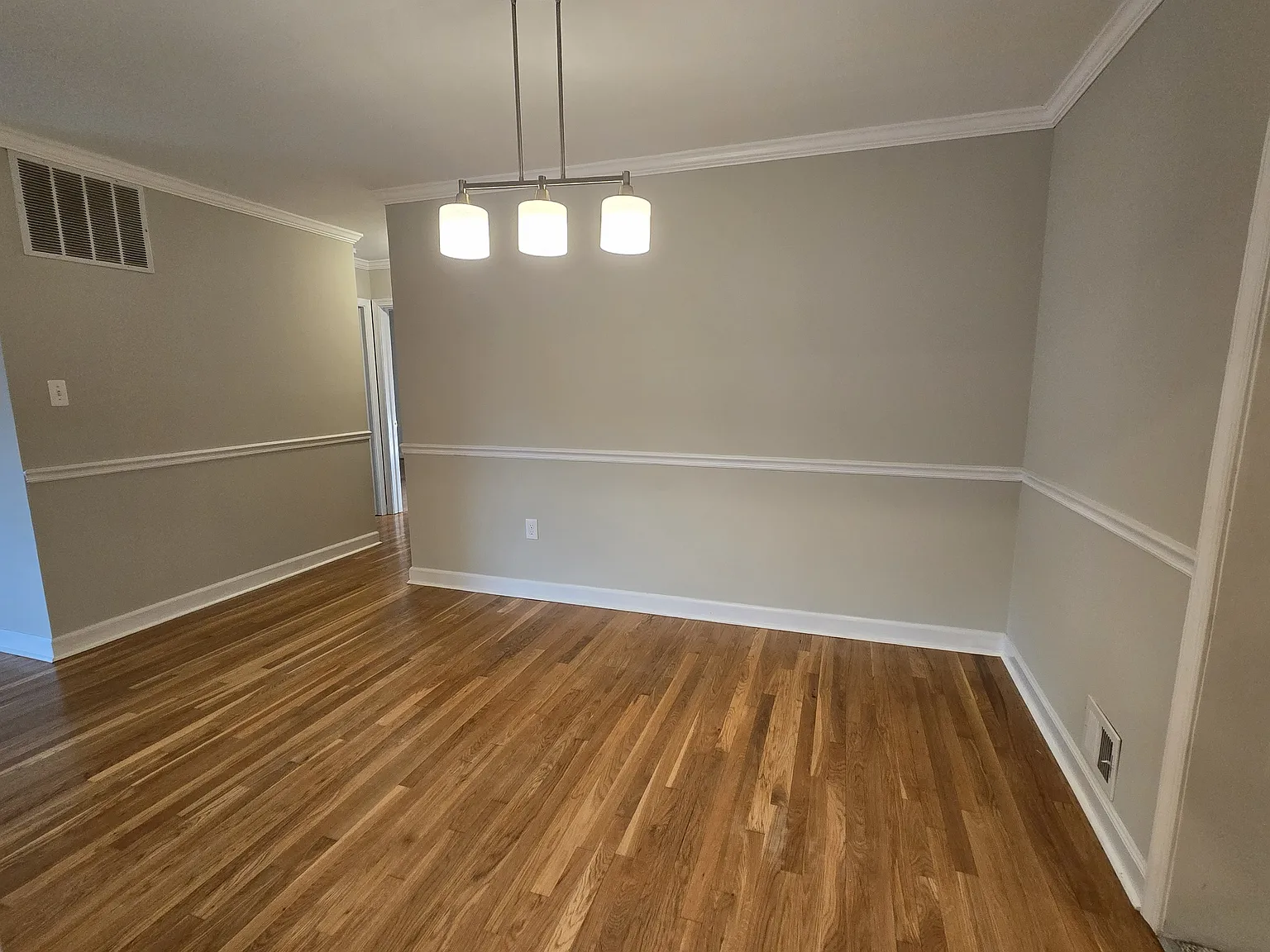 3 bed, 1449 sqft, $4,100 — Photo 3