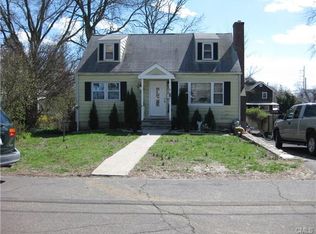 24 Saxon Rd, Norwalk, CT 06855