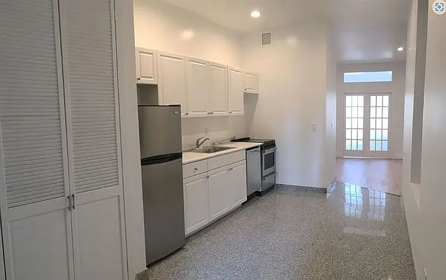 Rented by Mossanen Group | media 11