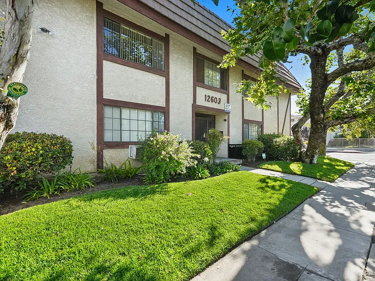 12603 Oxnard St #6 — Photo 1