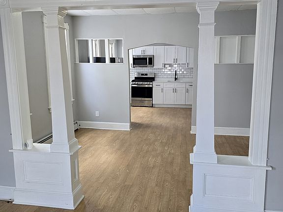 4th image of 203 Alder St #1
