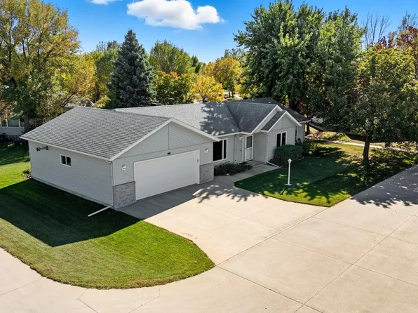 1221 Cedar Way E, West Fargo, ND 58078