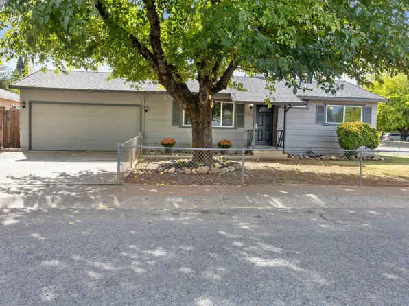 2269 Corona St, Redding, CA 96002