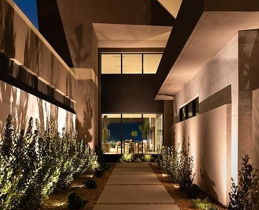 3rd image of 12 Chisel Crest Ct