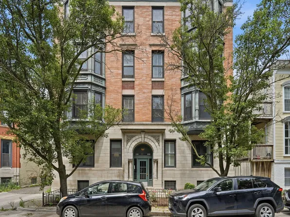 510 W Grant Pl APT 301, Chicago, IL 60614