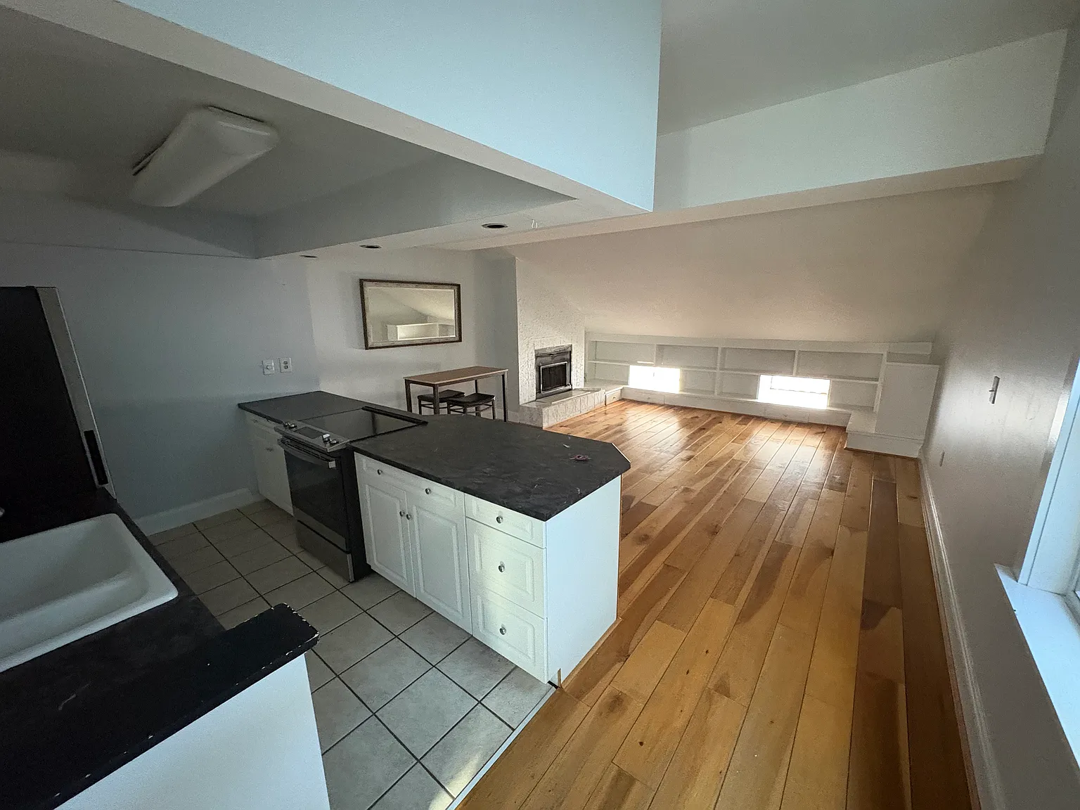 1 bed, 900 sqft, $1,200 — Photo 4