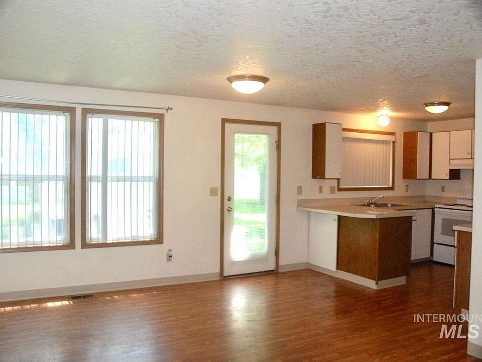 2nd image of 803-843 Comstock Cir #817