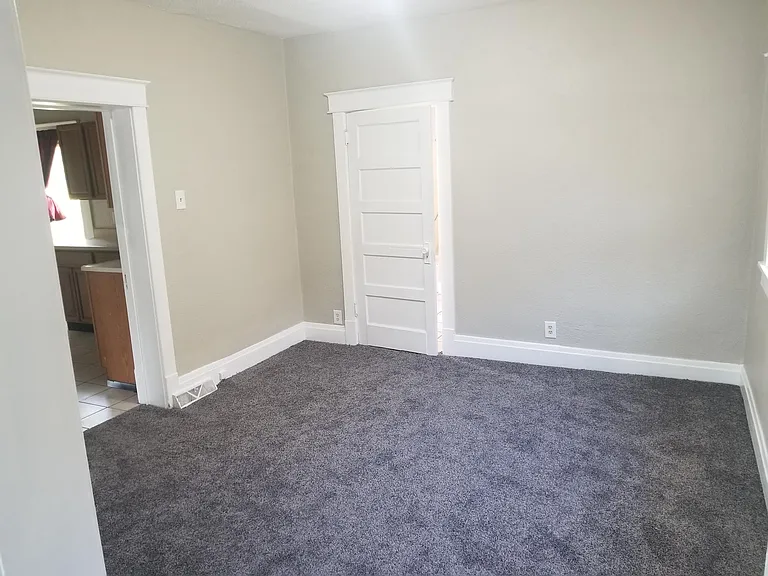 2220 Carpenter Ave — Photo 6