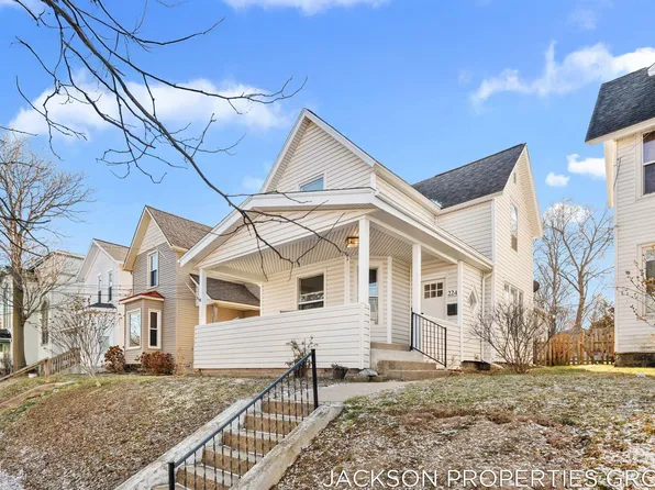 224 Spencer St NE, Grand Rapids, MI 49505