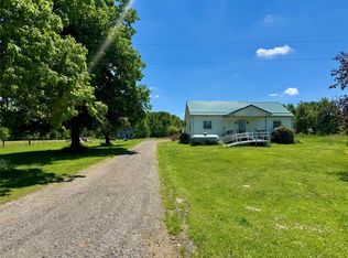 9735 Moses Rd, Springboro, PA 16435