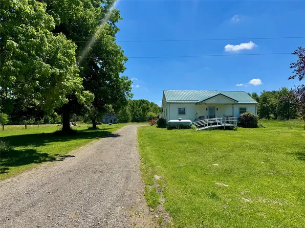 9735 Moses Rd, Springboro, PA 16435