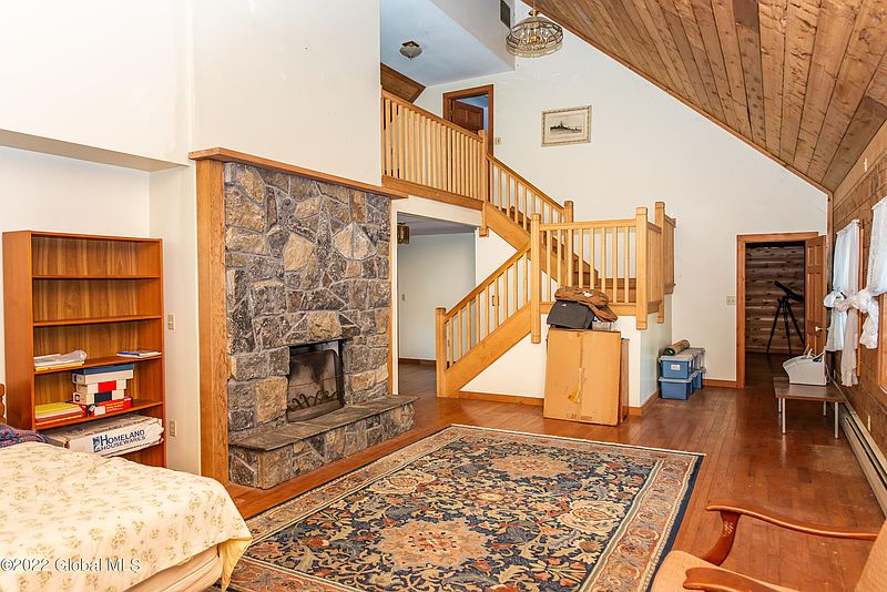 5th image of 2887 Shaw Road