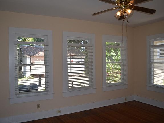 2nd image of 806 E Guenther St