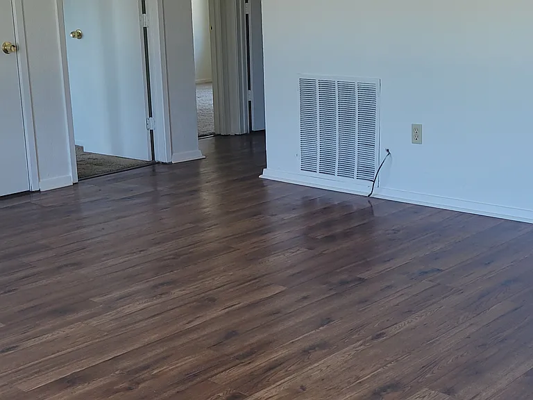 Main room. New.