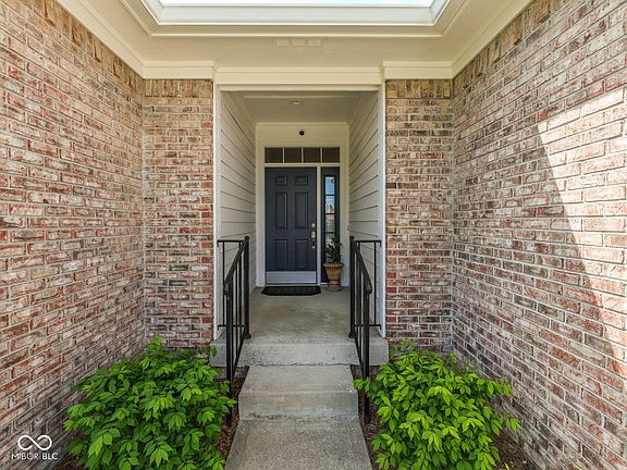 4th image of 664 Vandyke Way