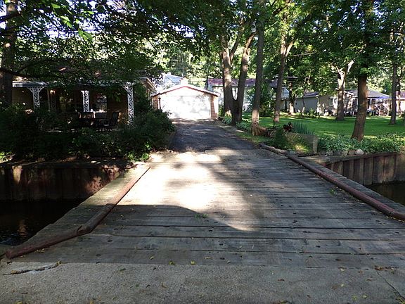 4th image of 24 Hilltop Dr