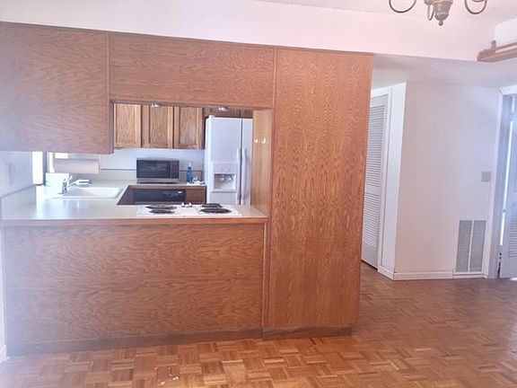 4th image of 26325 SE 39th St