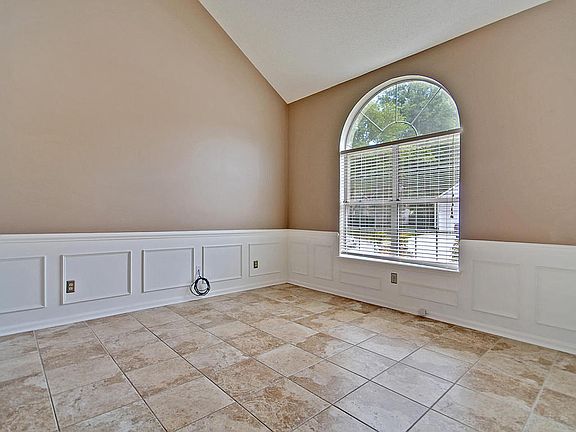 3rd image of 207 Smithfield Ave