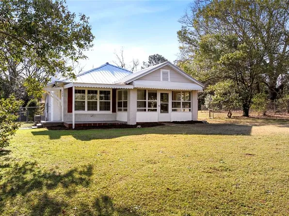 123 Woodland Dr, Phenix City, AL 36869