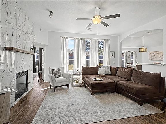 5th image of 117 Mountain Oaks Dr