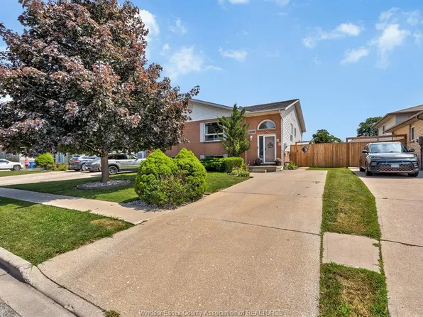 12589 Horwood Cres, Tecumseh, ON N8N 4T7