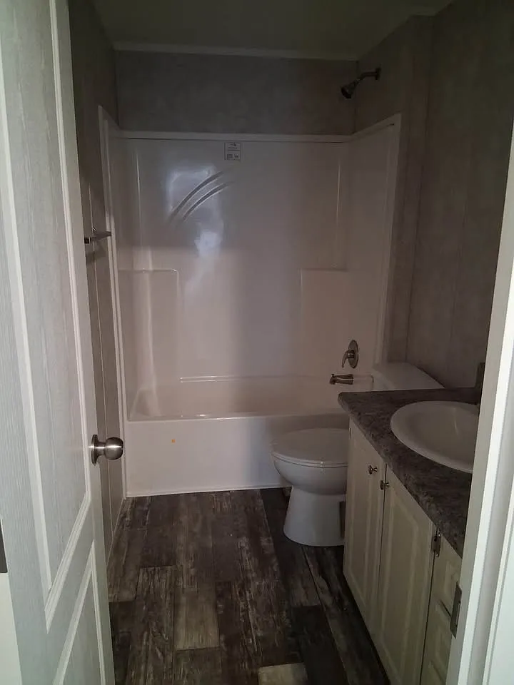 3 bed, $1,100 — Photo 3
