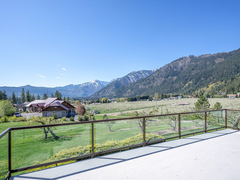 10883_Titus_SPRING_SMALL-29