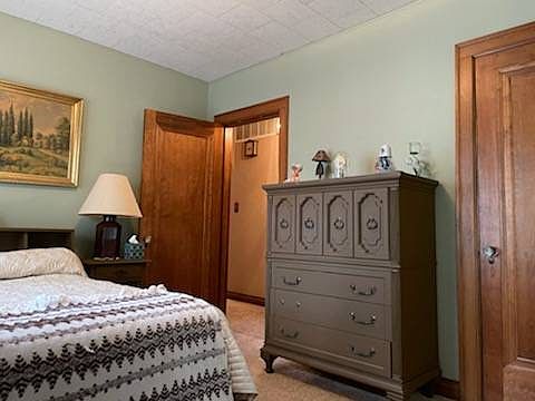 5th image of 302 W Grand Prairie St