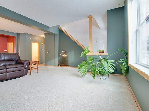 3rd image of 1735 2nd Ave