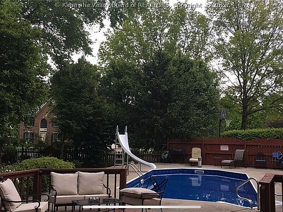 3rd image of 11 Country Club Dr