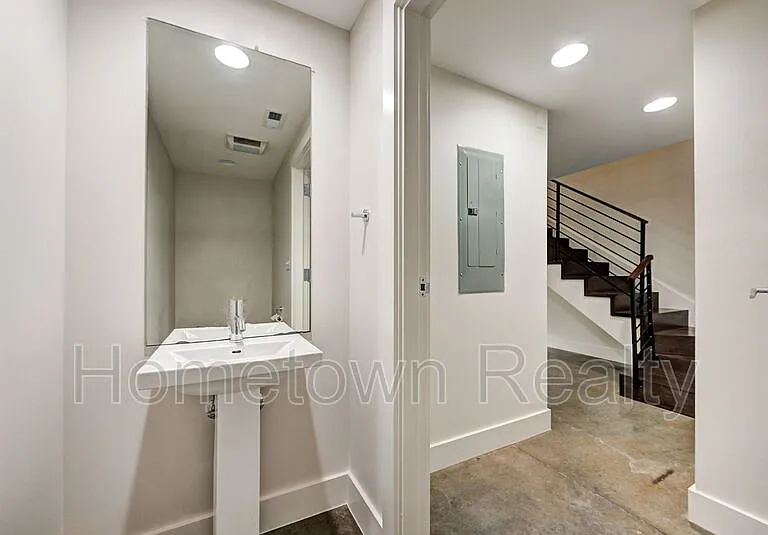 301 NE 4th St #2 — Photo 23