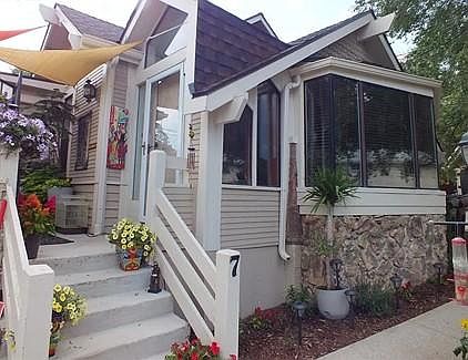 Front Entryway leads into Mudroom & Closet Area