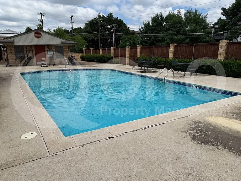 5835 Sandhurst Ln #D — Photo 12