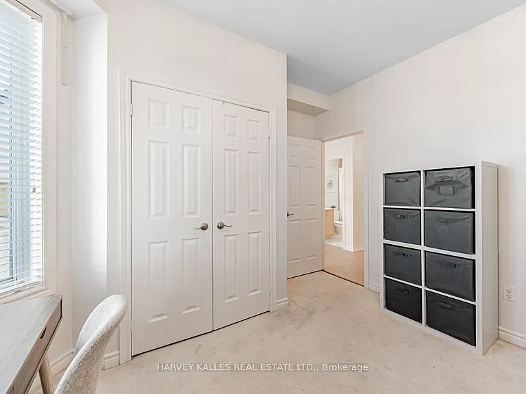61 Town Centre Ct #73 — Photo 24