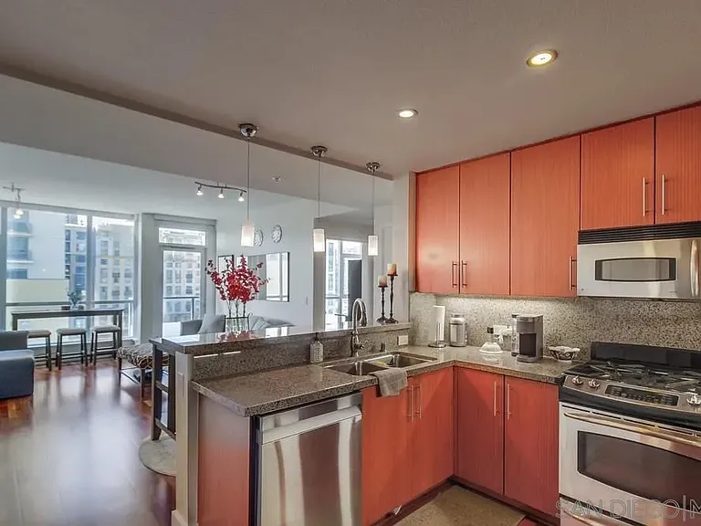 325 7th Ave #610 — Photo 14