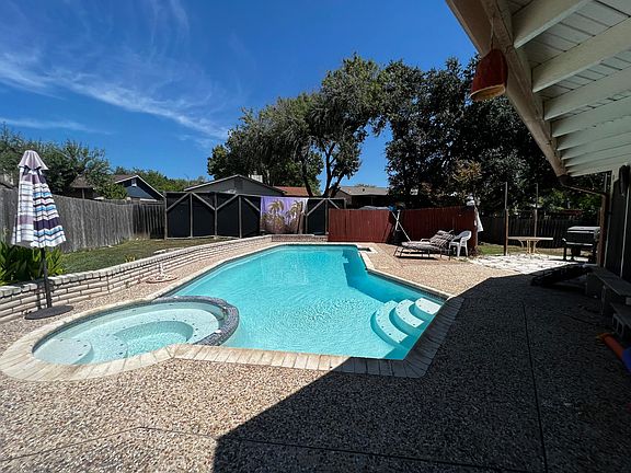 3rd image of 10227 Dugas Dr