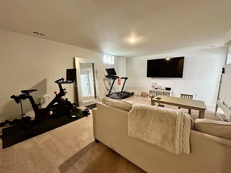 514 Rolling Meadow Dr — Photo 5