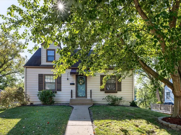 136 Cherokee Dr, Dubuque, IA 52003