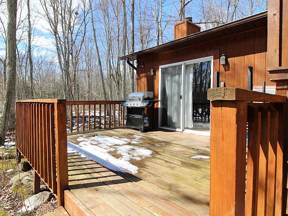 3rd image of 8 E Nescopeck Creek Ln