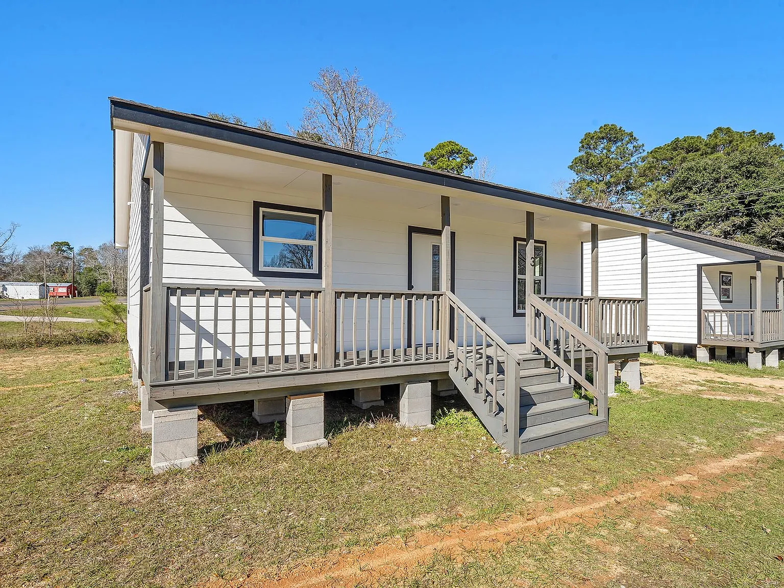 2 bed, 1.0 bath, $1,300 — Photo 3